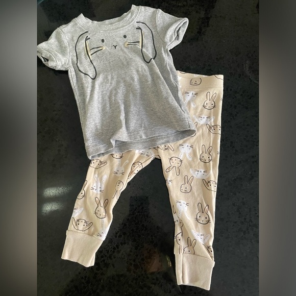 Old Navy Gender Neutral Bunny Pajamas Size 12-18 Months - Picture 1 of 4